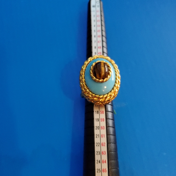 Large goldtone Cocktail Ring size 7 - Picture 7 of 12